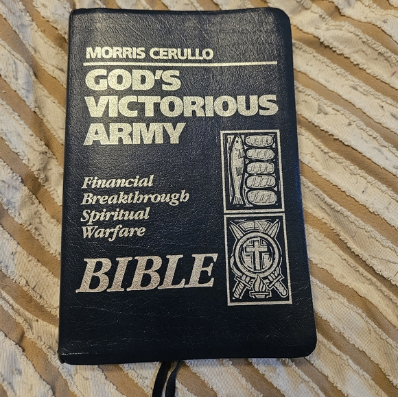 1996 Financial Breakthrough Spiritual Warfare Bible by Morris Cerullo Leather - Picture 2 of 16